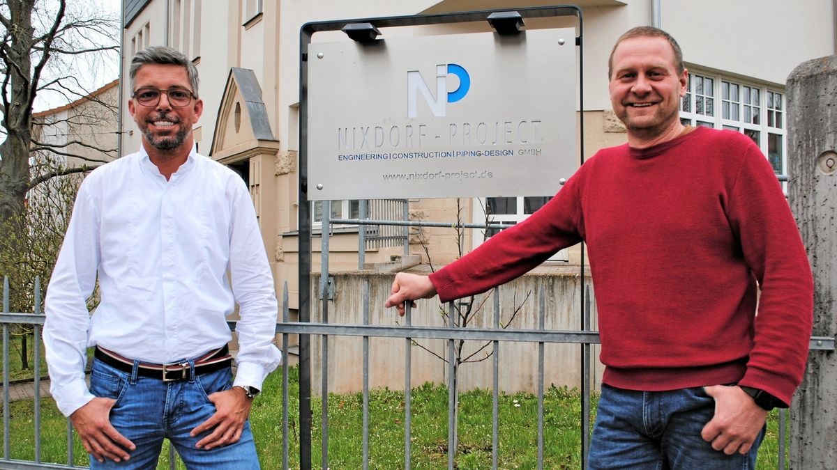 Zwei Nordhäuser Ingenieure auf Erfolgskurs: Geschäftsführer Christian Nixdorf (links) und Niederlassungsleiter Stefan Hartmann stehen vor ihrer Filiale in der Stolberger Straße.