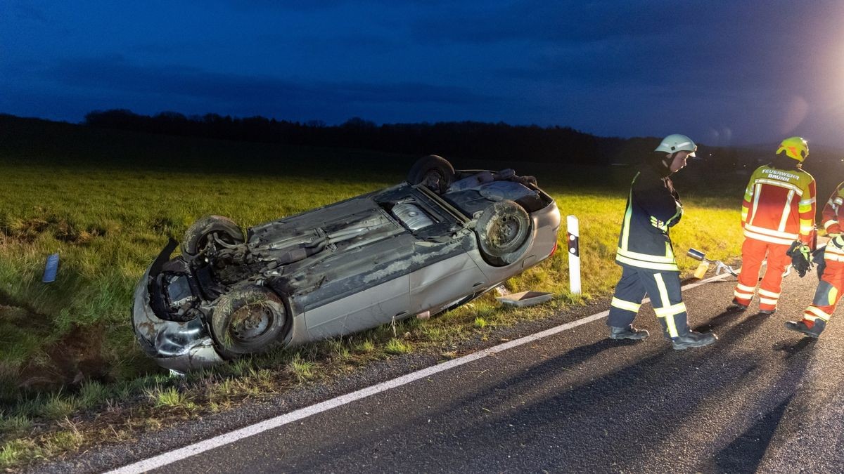 Ein Autofahrer hat im Landkreis Hildburghausen, zwischen Bürden und Brünn, am Freitagabend gegen 20.10 Uhr die Kontrolle über sein Fahrzeug verloren.