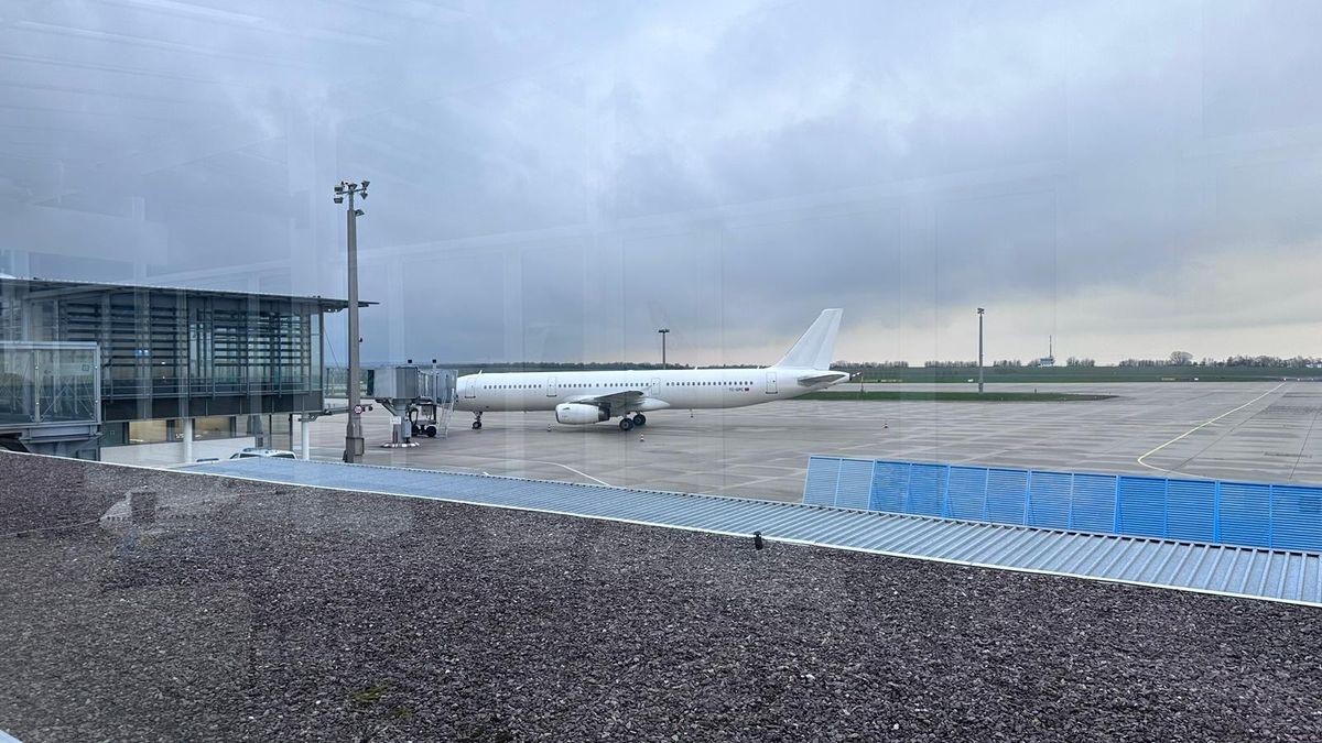 Nach 19 Stunden Verspätung startete das Flugzeug vom Erfurter Flughafen in die Türkei.