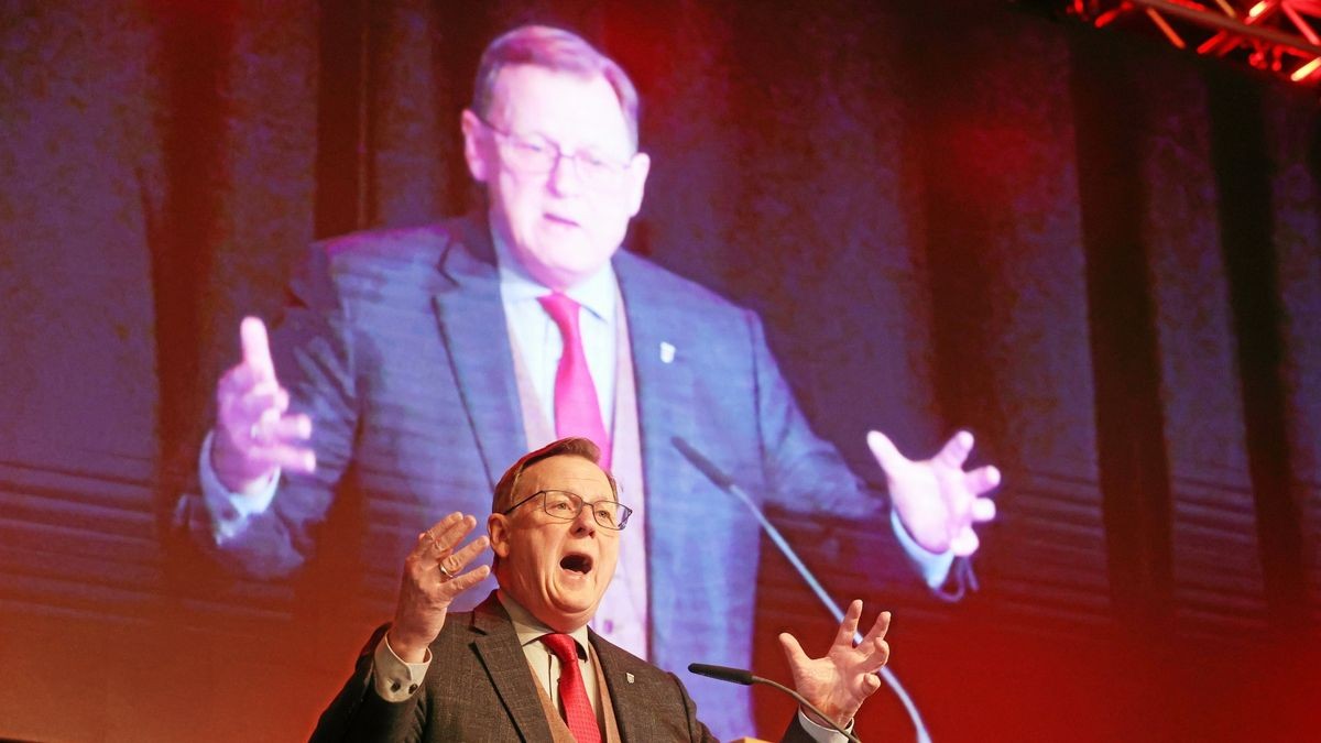 Bodo Ramelow (Die Linke), Ministerpräsident von Thüringen, spricht beim Landesparteitag der Linken. 