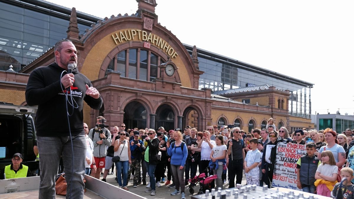 Gewaltpräventionsberater Carsten Stahl war Samstag in Erfurt. Vor etwa 150 Menschen sprach er über seine Anti-Mobbing-Initiative und über die Zunahme von Gewalttaten unter Kindern und Jugendlichen, die längst keine Einzelfälle mehr seien. 