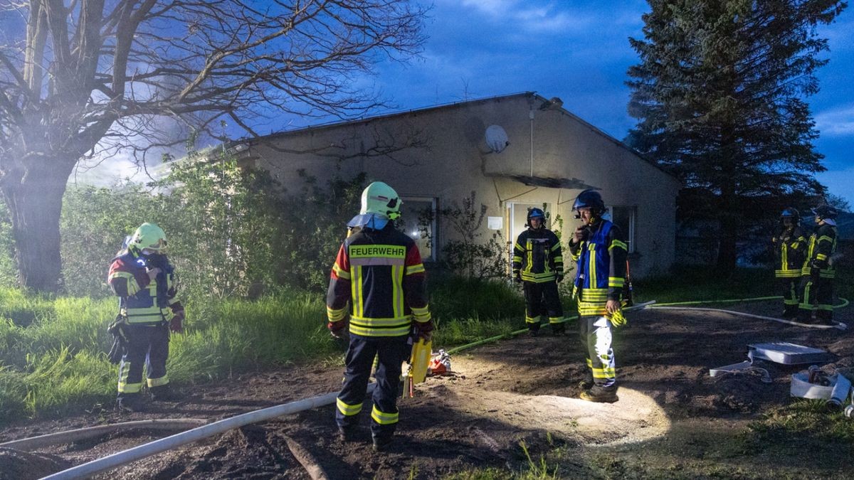 Gegen 20.20 Uhr wurden die Freiwilligen Feuerwehren Berlstedt und Buttelstedt zu einem Gebäudebrand nach Berlstedt alarmiert. 