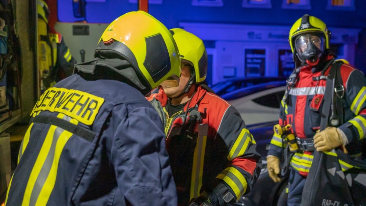 Wie hoch der Sachschaden ist und was zu dem Brand führte, muss jetzt die Kriminalpolizei herausfinden. Sie war bereits in der Nacht vor Ort.