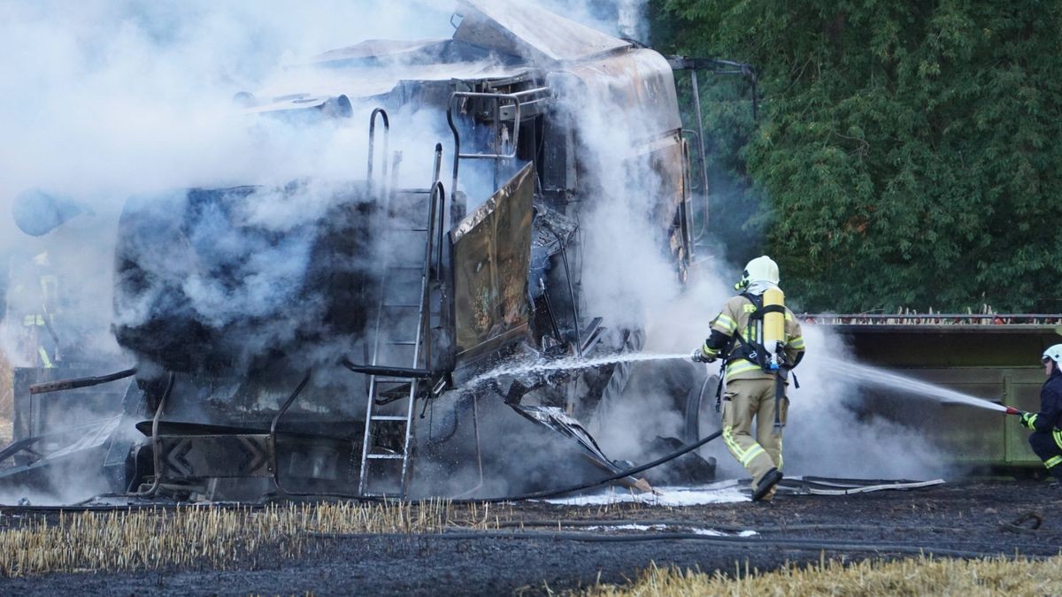 Zu einem brennenden Traktor rückte am Dienstagnachmittag die Feuerwehr nach Wiesenfeld aus.