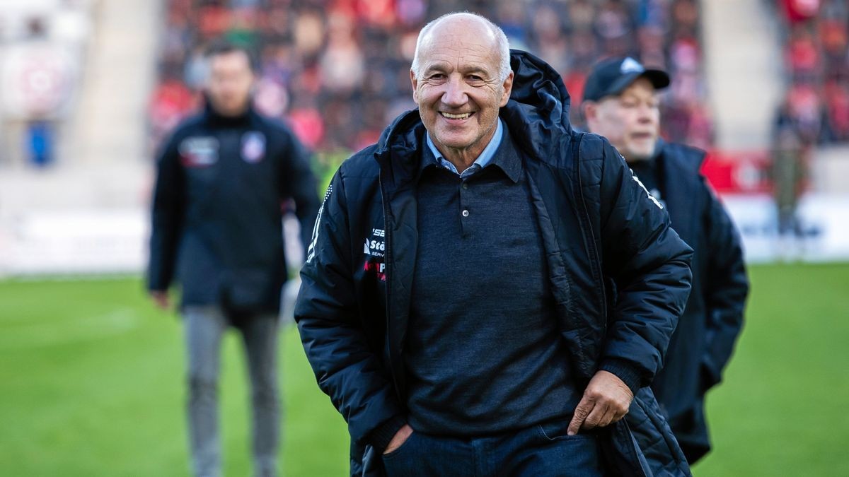 Rot-Weiß-Geschäftsführer Franz Gerber sieht sich in seiner soliden Etatplanung für die 3. Liga bestätigt.