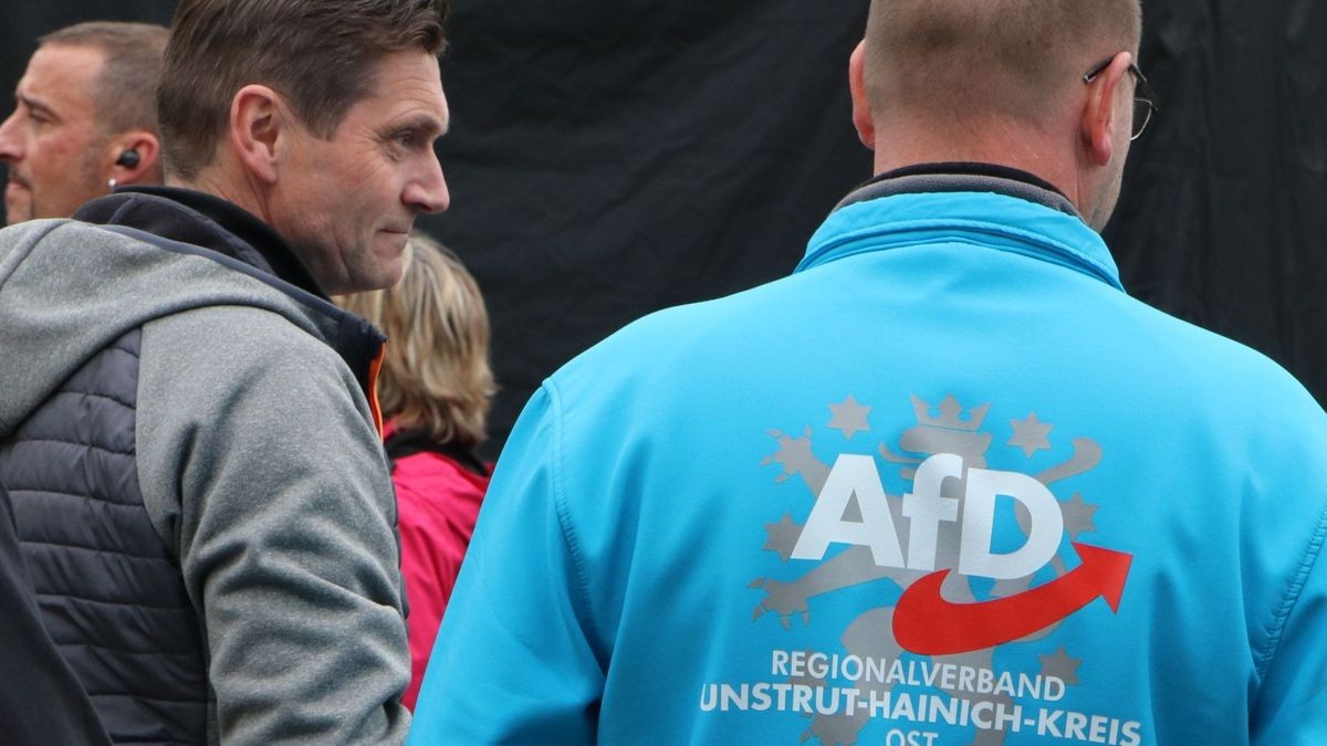 In Erfurt hat die AfD Thüringen am Samstag zu einer Demonstration und Kundgebung aufgerufen. 800 Menschen folgten dem Demo-Aufruf, etwa 1100 waren später bei der Kundgebung. Es gab auch eine Gegendemonstration mit mehreren hundert Teilnehmern.