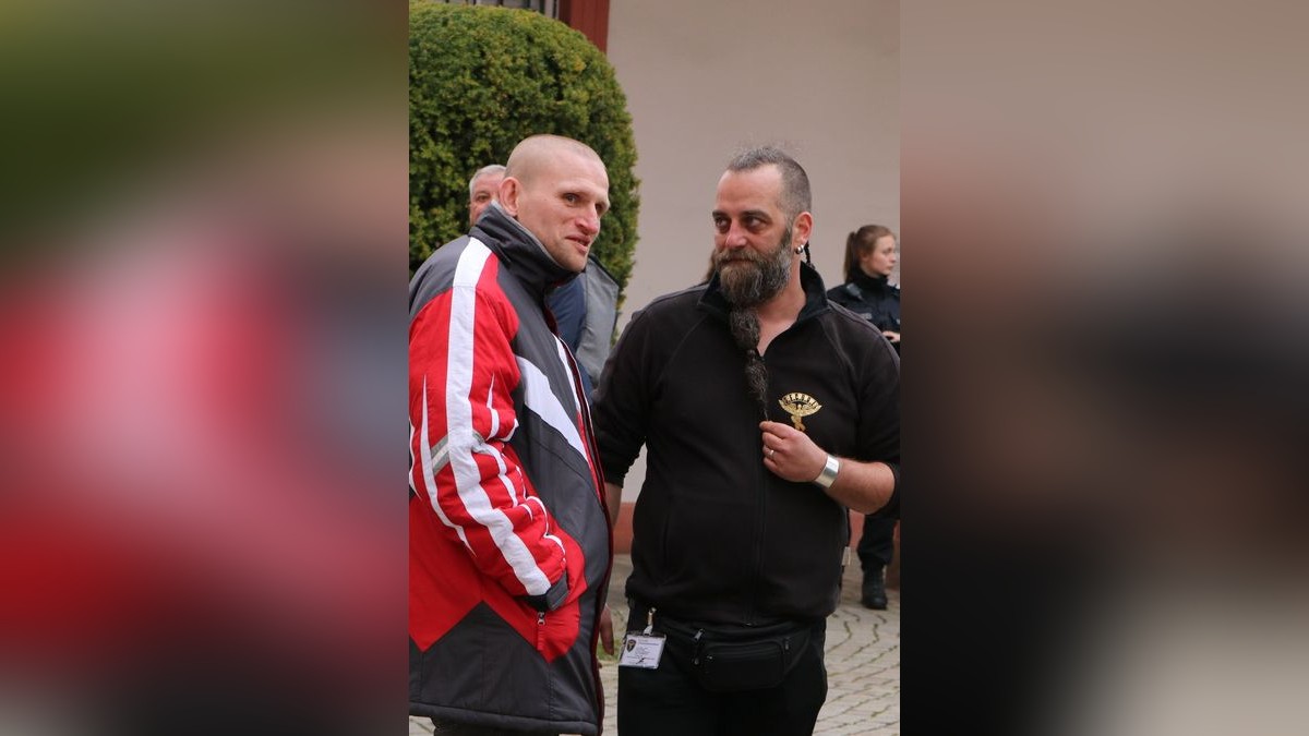 In Erfurt hat die AfD Thüringen am Samstag zu einer Demonstration und Kundgebung aufgerufen. 800 Menschen folgten dem Demo-Aufruf, etwa 1100 waren später bei der Kundgebung. Es gab auch eine Gegendemonstration mit mehreren hundert Teilnehmern.