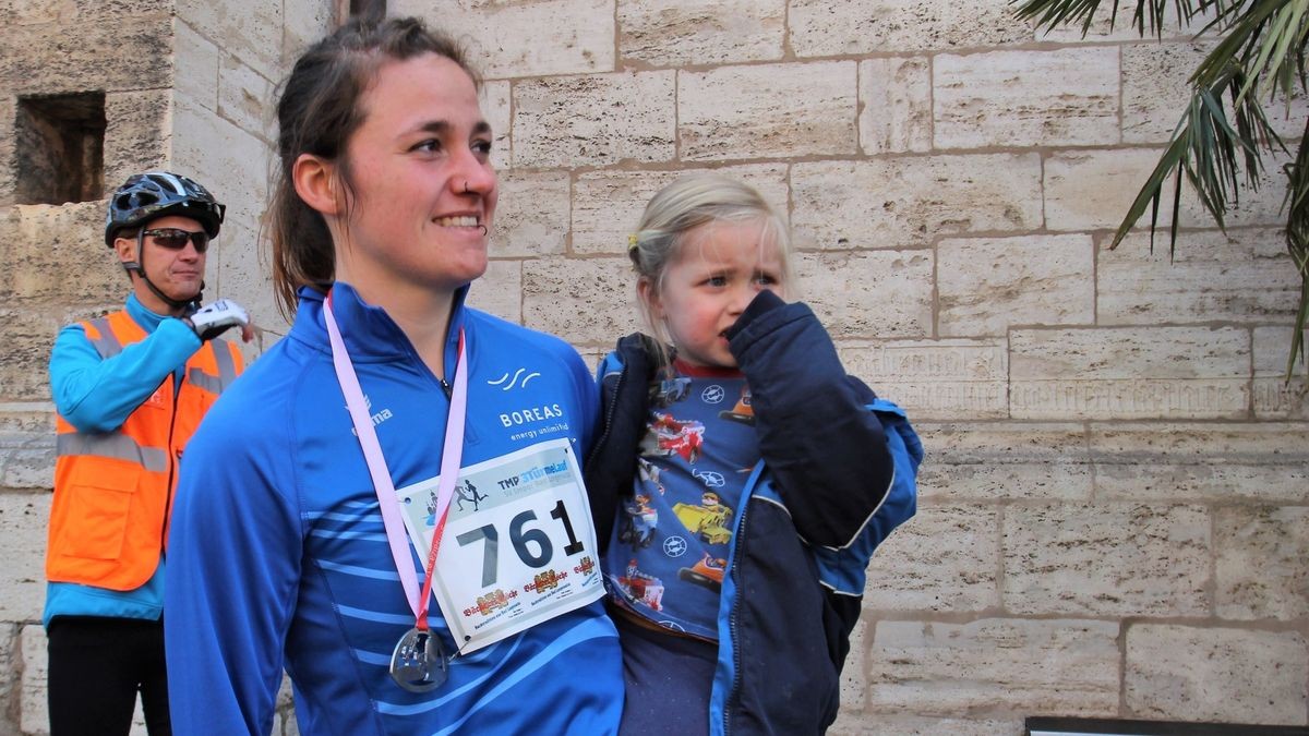 Knapp 950 Läufer und Walker gingen beim zehnten Drei-Türme-Lauf in Bad Langensalza an den Start. Den Hauptlauf über 12,5 Kilometer gewann Marcel Krieghoff. Es war sein zehnter Sieg in seiner Heimatstadt. 