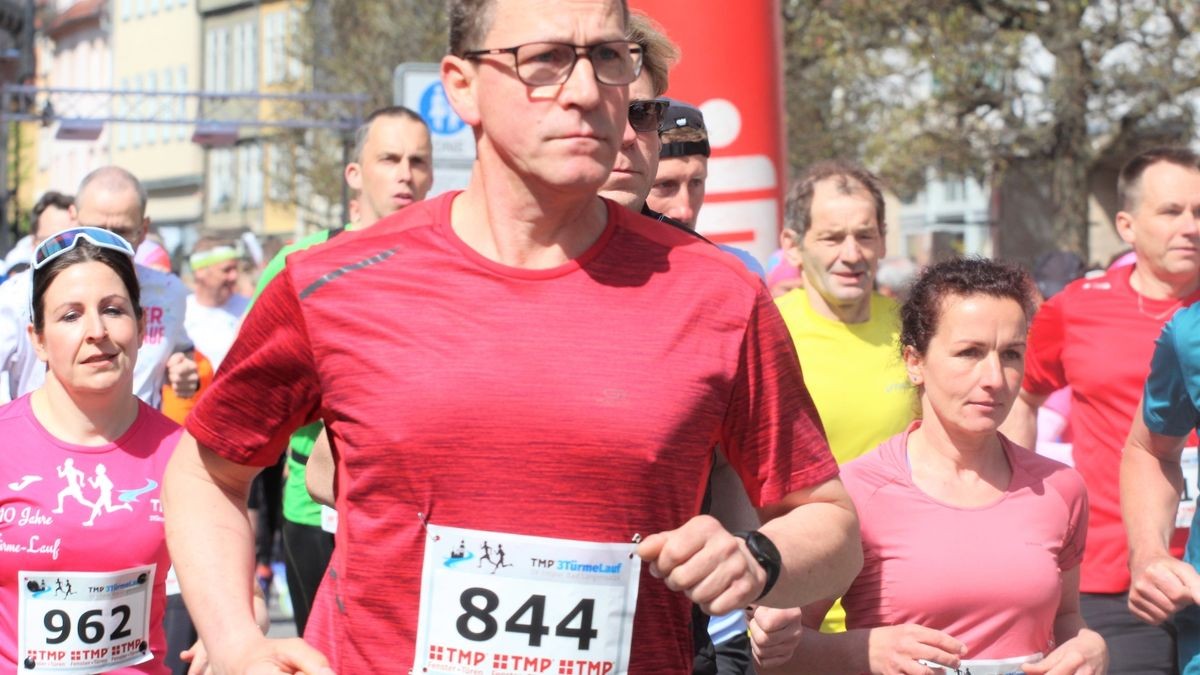 Knapp 950 Läufer und Walker gingen beim zehnten Drei-Türme-Lauf in Bad Langensalza an den Start. Den Hauptlauf über 12,5 Kilometer gewann Marcel Krieghoff. Es war sein zehnter Sieg in seiner Heimatstadt. 