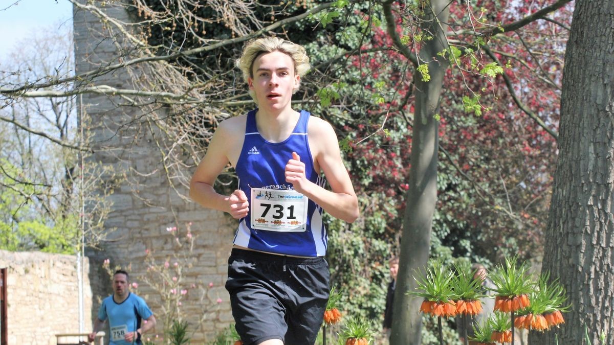 Knapp 950 Läufer und Walker gingen beim zehnten Drei-Türme-Lauf in Bad Langensalza an den Start. Den Hauptlauf über 12,5 Kilometer gewann Marcel Krieghoff. Es war sein zehnter Sieg in seiner Heimatstadt. 