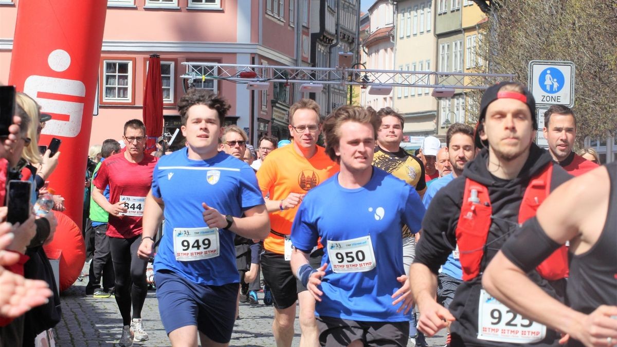 Knapp 950 Läufer und Walker gingen beim zehnten Drei-Türme-Lauf in Bad Langensalza an den Start. Den Hauptlauf über 12,5 Kilometer gewann Marcel Krieghoff. Es war sein zehnter Sieg in seiner Heimatstadt. 