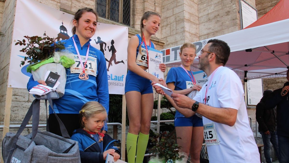 Knapp 950 Läufer und Walker gingen beim zehnten Drei-Türme-Lauf in Bad Langensalza an den Start. Den Hauptlauf über 12,5 Kilometer gewann Marcel Krieghoff. Es war sein zehnter Sieg in seiner Heimatstadt. 