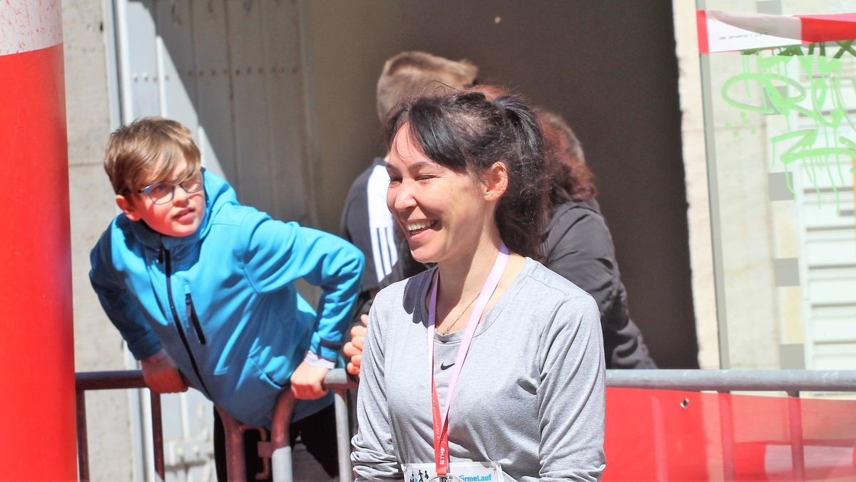 Knapp 950 Läufer und Walker gingen beim zehnten Drei-Türme-Lauf in Bad Langensalza an den Start. Den Hauptlauf über 12,5 Kilometer gewann Marcel Krieghoff. Es war sein zehnter Sieg in seiner Heimatstadt. 