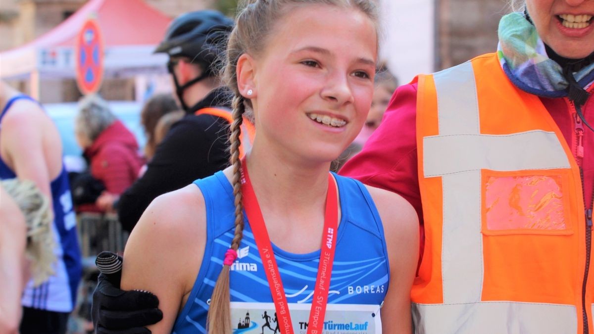 Knapp 950 Läufer und Walker gingen beim zehnten Drei-Türme-Lauf in Bad Langensalza an den Start. Den Hauptlauf über 12,5 Kilometer gewann Marcel Krieghoff. Es war sein zehnter Sieg in seiner Heimatstadt. 