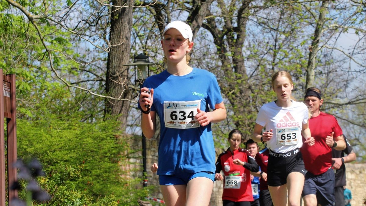 Knapp 950 Läufer und Walker gingen beim zehnten Drei-Türme-Lauf in Bad Langensalza an den Start. Den Hauptlauf über 12,5 Kilometer gewann Marcel Krieghoff. Es war sein zehnter Sieg in seiner Heimatstadt. 