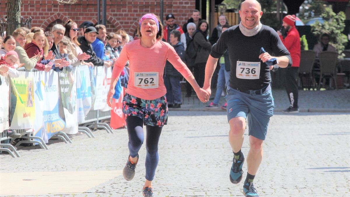 Knapp 950 Läufer und Walker gingen beim zehnten Drei-Türme-Lauf in Bad Langensalza an den Start. Den Hauptlauf über 12,5 Kilometer gewann Marcel Krieghoff. Es war sein zehnter Sieg in seiner Heimatstadt. 