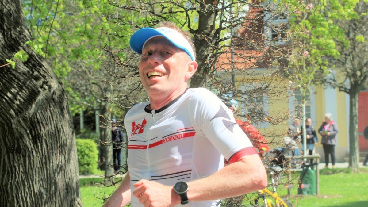 Knapp 950 Läufer und Walker gingen beim zehnten Drei-Türme-Lauf in Bad Langensalza an den Start. Den Hauptlauf über 12,5 Kilometer gewann Marcel Krieghoff. Es war sein zehnter Sieg in seiner Heimatstadt. 