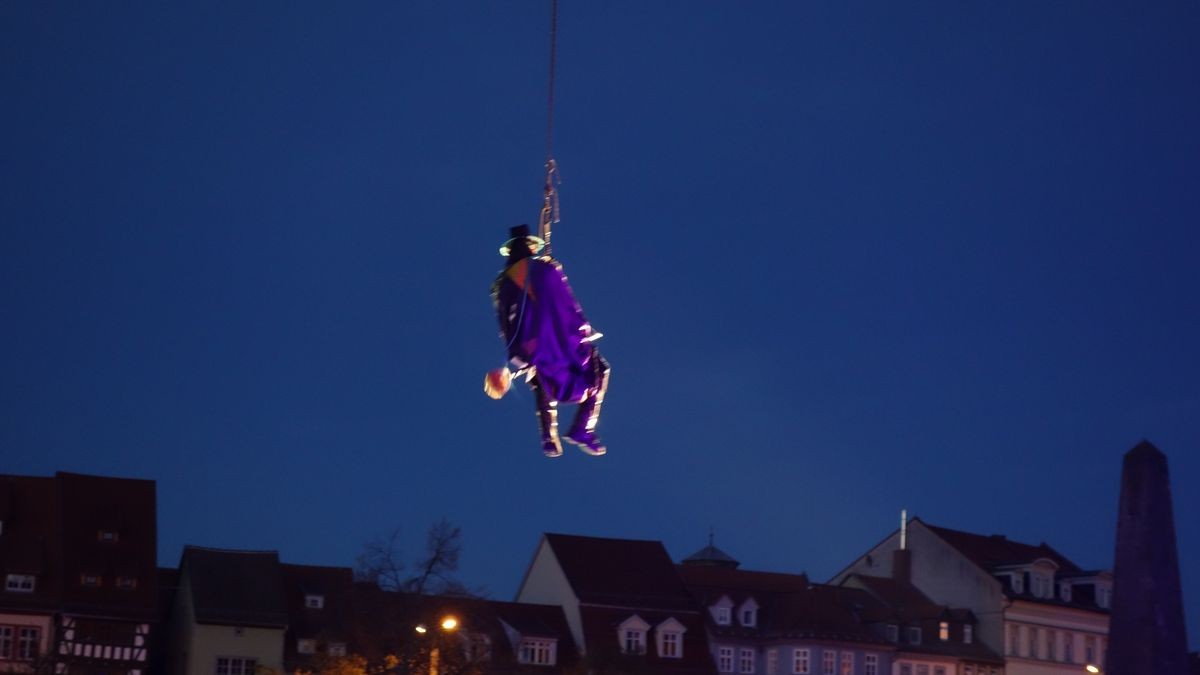 Walpurgisnacht auf dem Domplatz. Mit Rockshow, Hexentanz und Feuer in XXL.