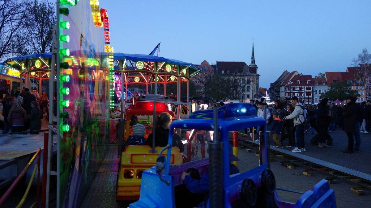 Walpurgisnacht auf dem Domplatz. Mit Rockshow, Hexentanz und Feuer in XXL.