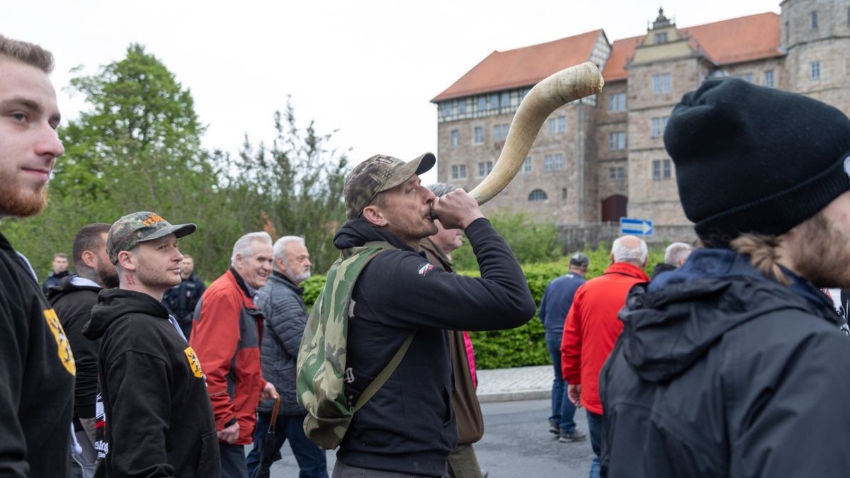 Auch der bekannte Rechtsextreme und Holocaust-Leugner Axel Schlimper war vor Ort.