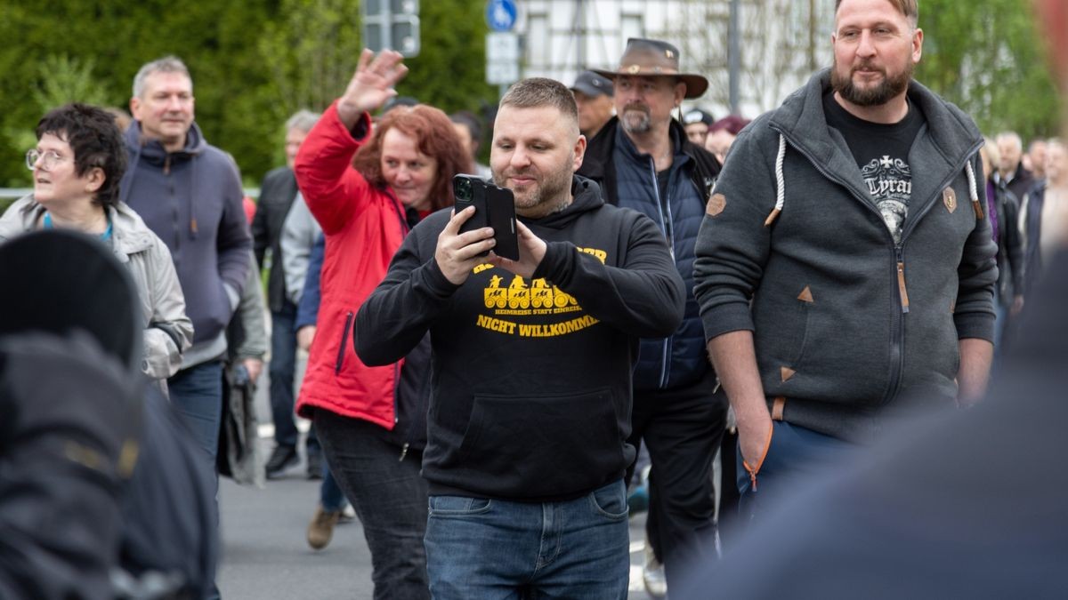 Die Ängste der Menschen nutzten erneut auch Neonazis für ihre Propaganda.