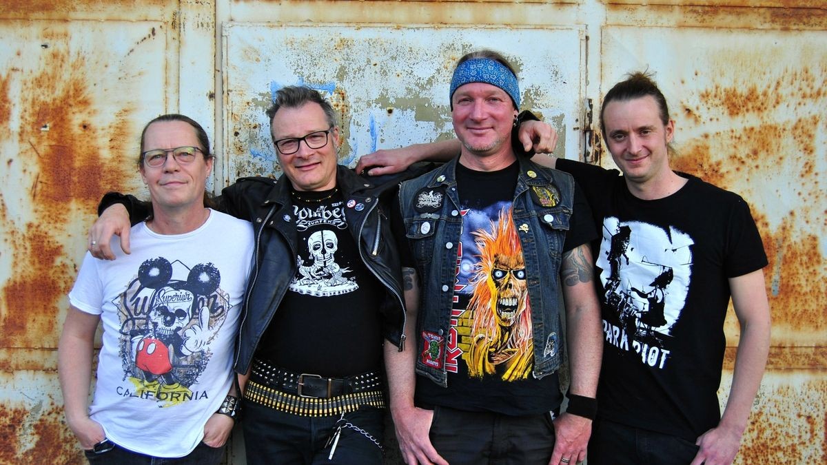 Steffen Schölzel, Hanjo und Michael Möhner sowie Matthias Schulze sind die Punkrock-Band Kollektiver Brechreiz. Schölzel und die Möhner-Brüder erinnern sich noch gut an die Metal-Szene in Sömmerda.