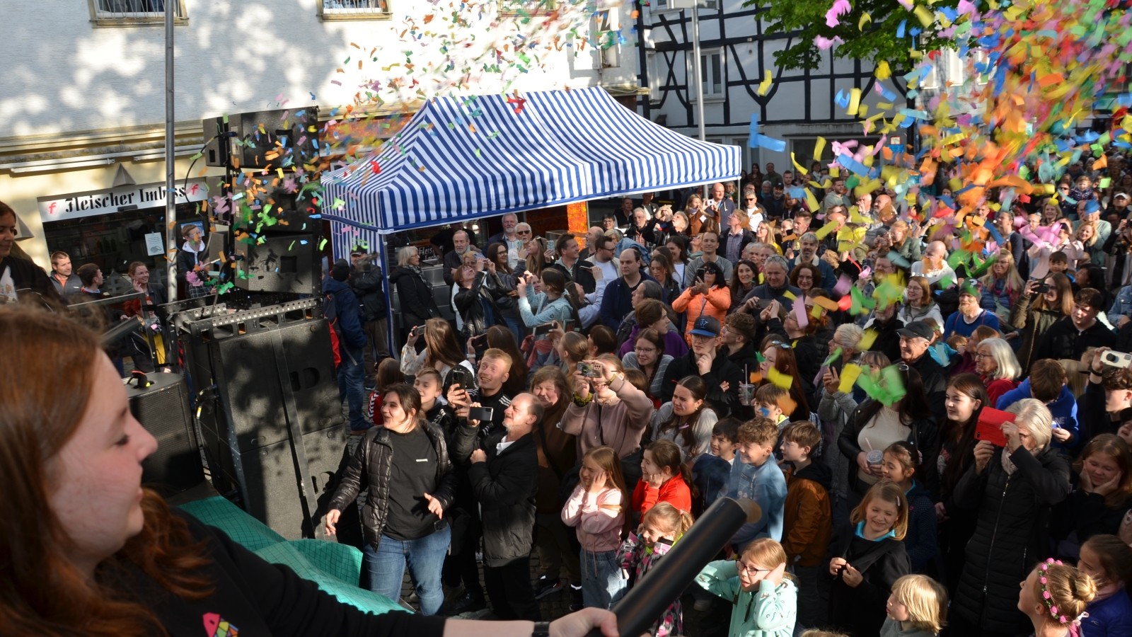 Maiwoche Herdecke 2023: Auftakt mit Fassanstich und Konfetti