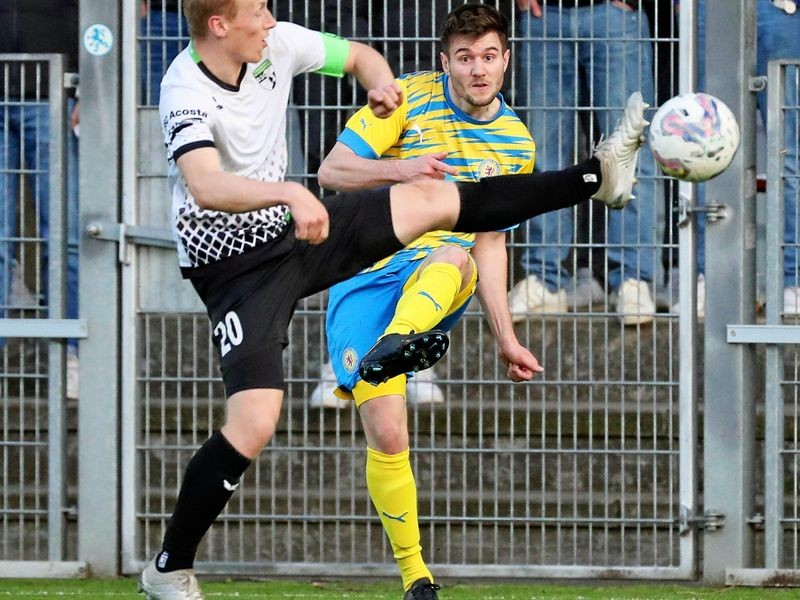 Zwei späte Ebeling-Tore entscheiden Fußball-Landesliga-Duell