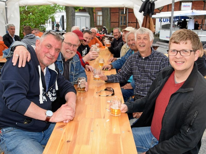 Wilscher Himmelfahrt mit Musik und Erdbeerbowle