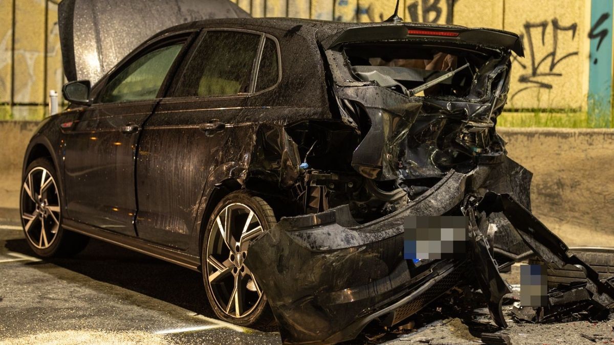 Laut Polizei geriet der VW auf die Gegenfahrbahn. 