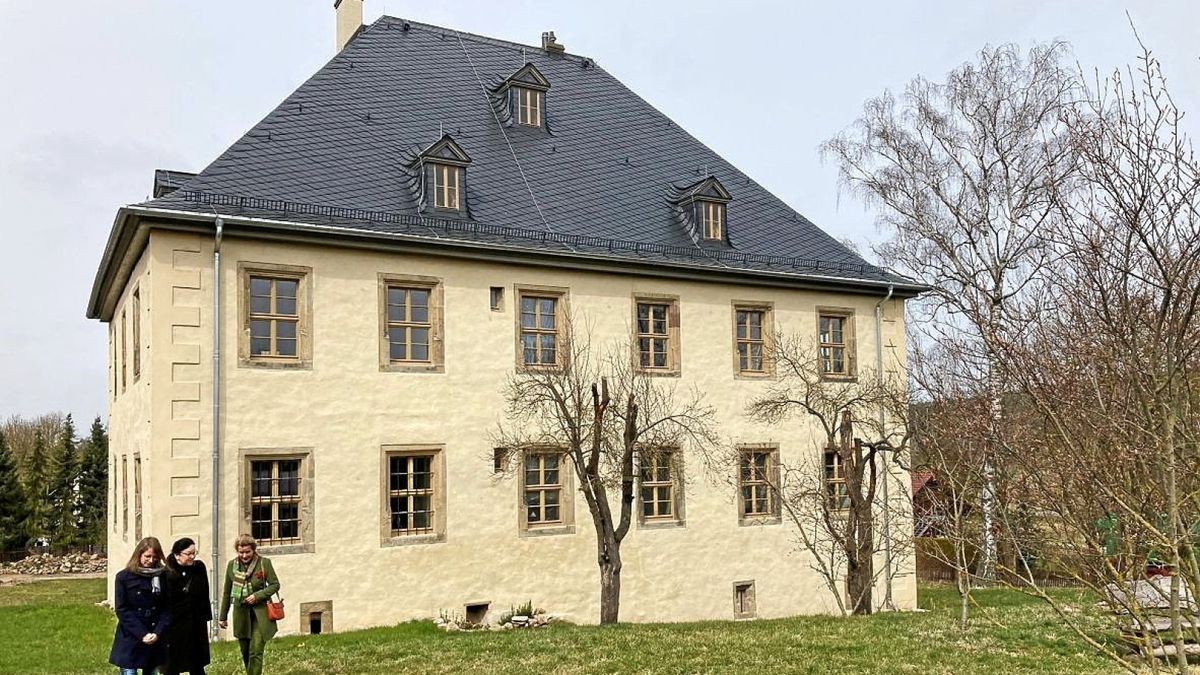 Die Deutsche Stiftung Denkmalschutz stellt 20.000 Euro für die Beseitigung von Vandalismusschäden am Herrenhaus in Thangelstedt (Blankenhain) zur Verfügung. Foto: Guido Siebert