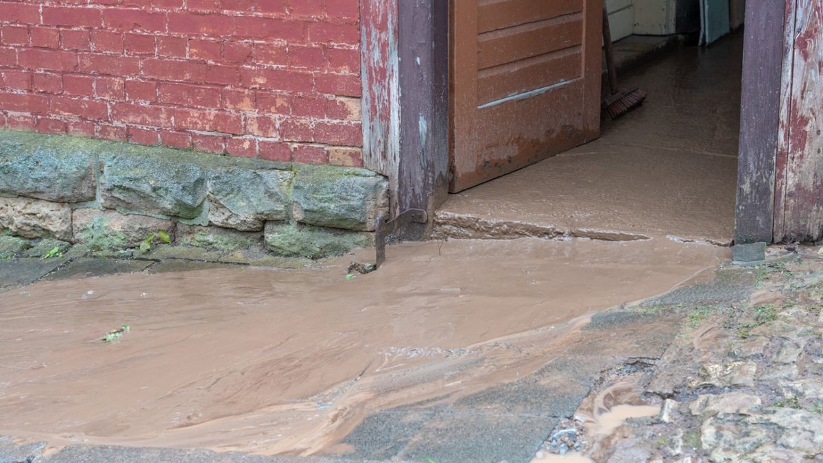 Zu einem kurzen, aber heftigen Unwetter kam es am Montagnachmittag kurz nach 17 Uhr in Kranichfeld im Weimarer Land.