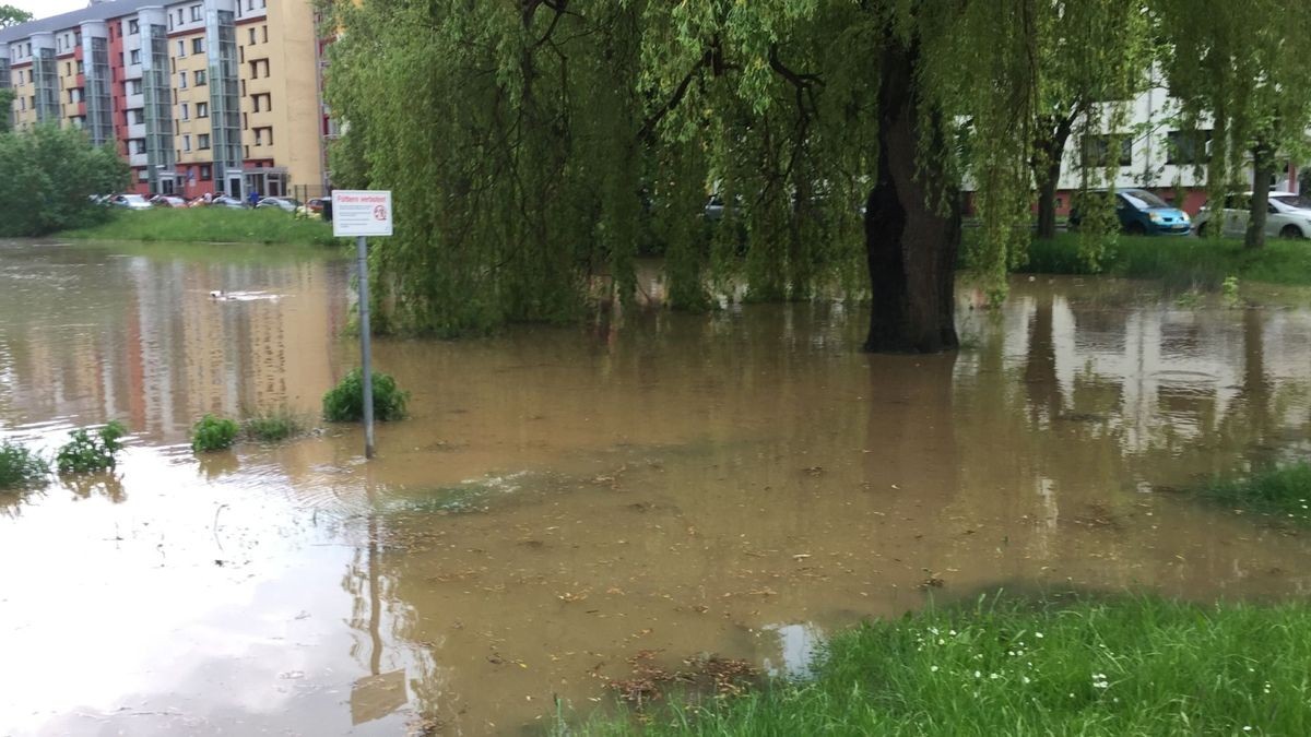 Überflutung nach Starkregen in Pößneck-Ost.