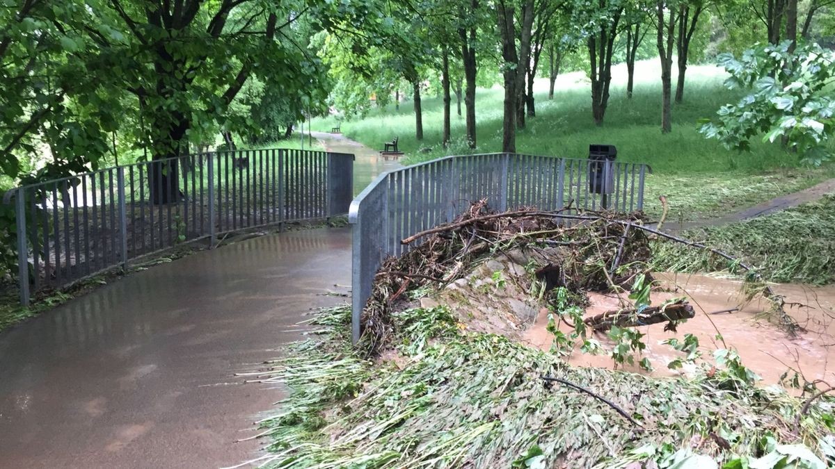 Überflutung nach Starkregen in Pößneck-Ost.