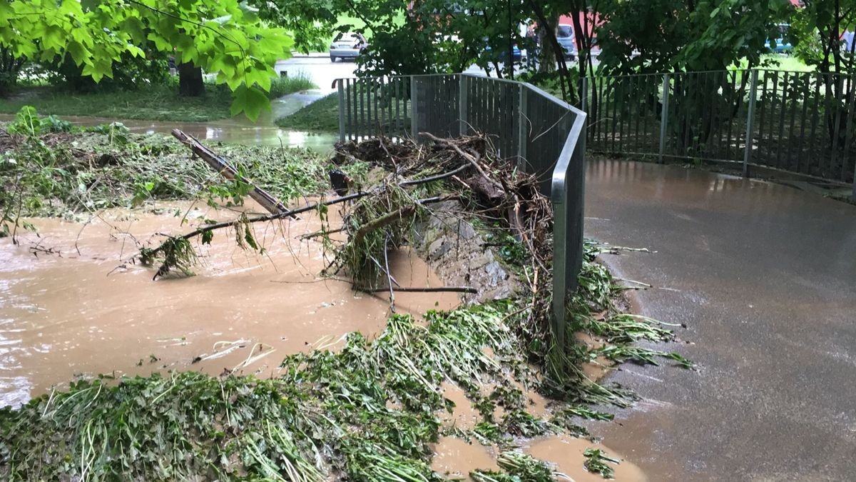 Überflutung nach Starkregen in Pößneck-Ost.