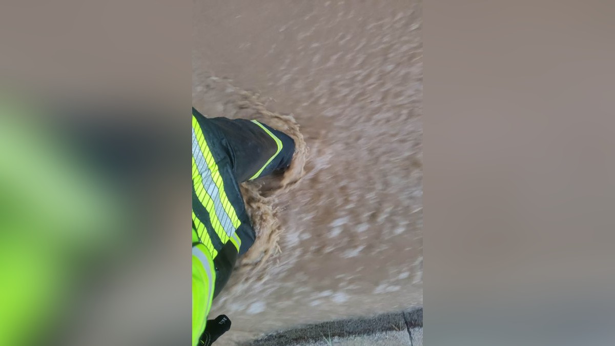 In Burgwalde waren am Montagabend 17 Feuerwehrleute und die Anwohner damit beschäftigt, Schlamm von Maisfeldern und Wassermassen zu beseitigen. Die Schotten mussten im Dorf aktiviert und Sandsäcke befüllt werden. Es gelang, den Schlamm aus dem Dorf herauszuhalten. Die Straße zum Autobahnzubringer musste voll gesperrt werden. Der Einsatz dauerte dreieinhalb Stunden.