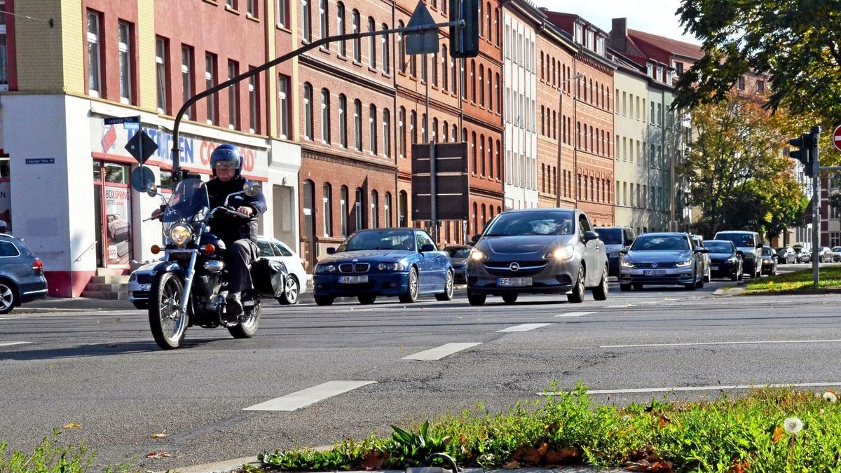 Die Stauffenbergallee ist eine der meistbefahrenen Straßen der Stadt.