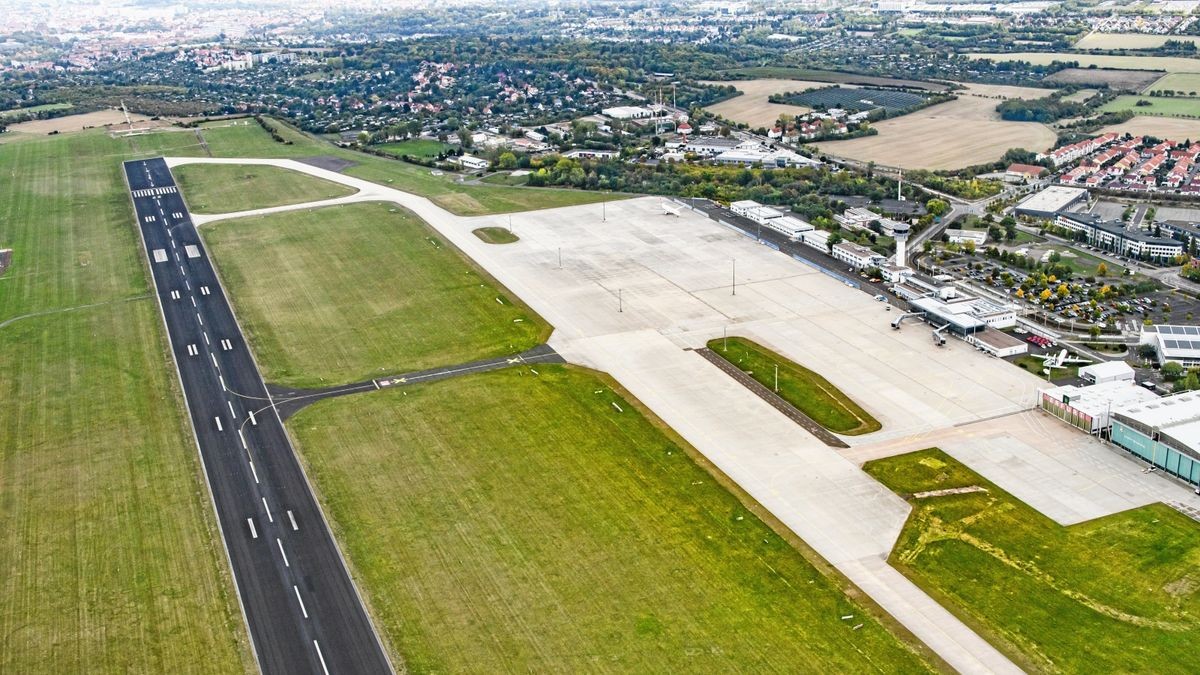 Der Flughafen Erfurt-Weimar. Die Abflüge und Ankünfte sind nicht zahlreich.