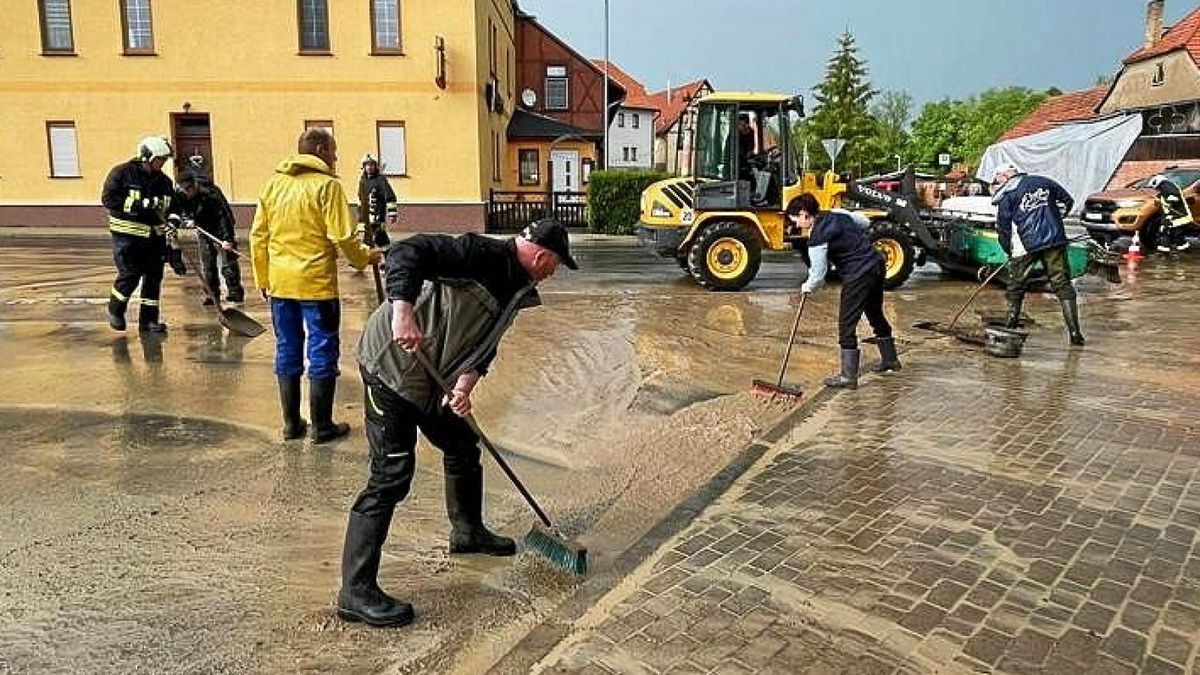 Starkregen und Gewitter riefen am Montagnachmittag die Wehren der Verwaltungsgemeinschaft (VG) Riechheimer Berg auf den Plan.