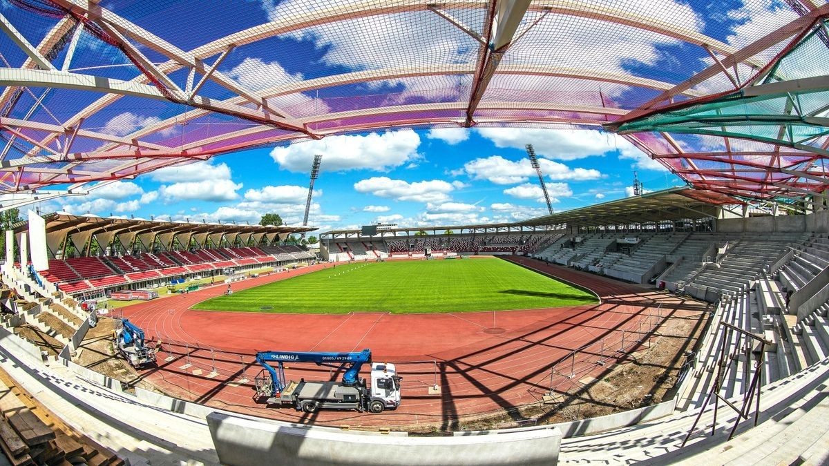 2016 wurde das Steigerwaldstadion Erfurt durch Köster Bau als Hauptauftragnehmer umgebaut. Das Unternehmen forderte von der Stadt sieben Millionen Euro Nachschlag. Nun bekommt es durch einen Vergleich mehr als die Hälfte. (Archivbild)