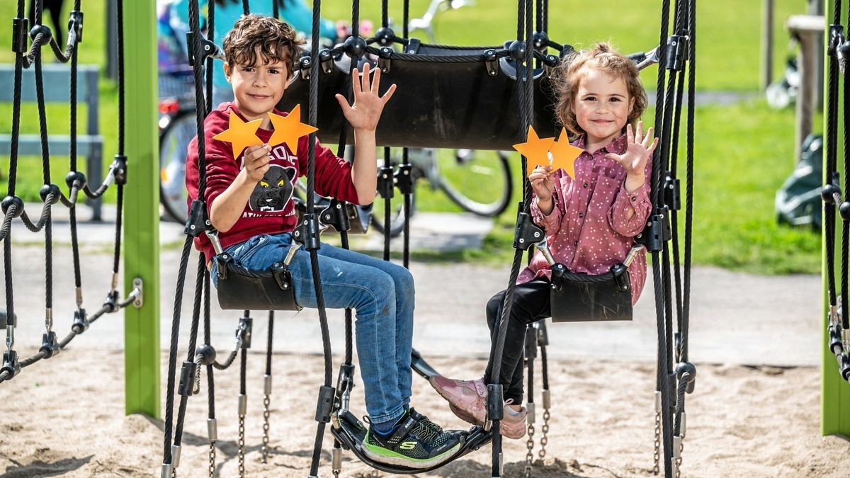 Die Geschwister Max und Sophie bewerten den Kamp-Lintforter Laga-Spielplatz mit „Vier Sterne Plus“