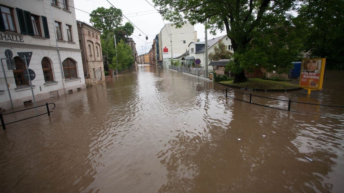 In Gera-Untermhaus (hier: Leibnizstraße) mussten Hunderte Anwohner ihre Häuser verlassen. 