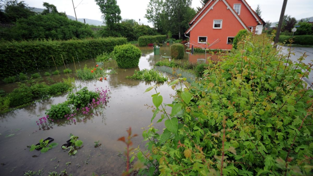 Das Haus von Jens Müller in der Ringwiese wird überflutet.