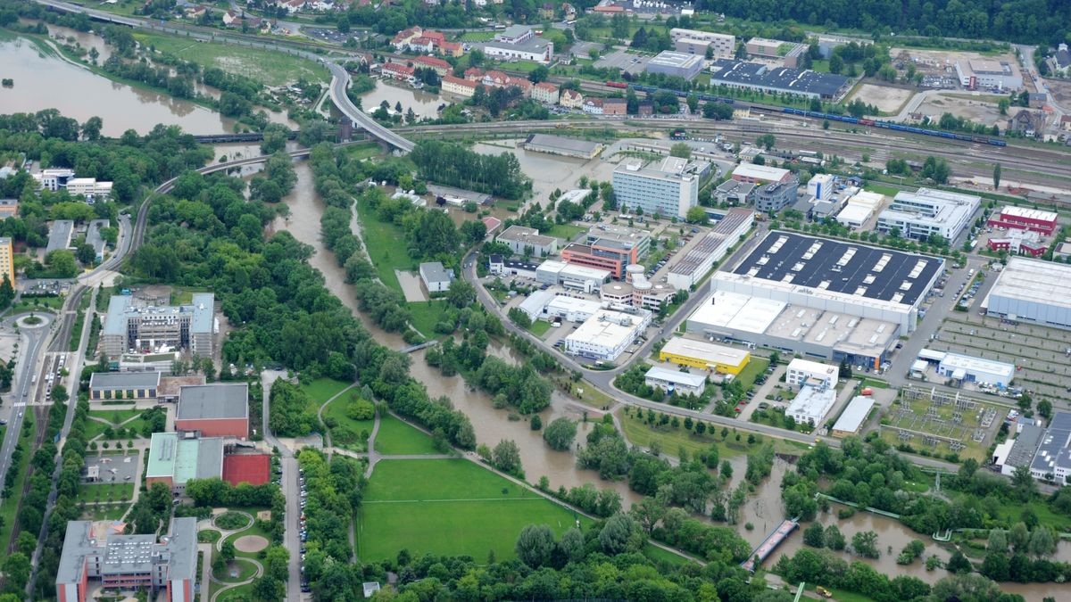 Hochwasser im Gewerbegebiet Göschwitz.