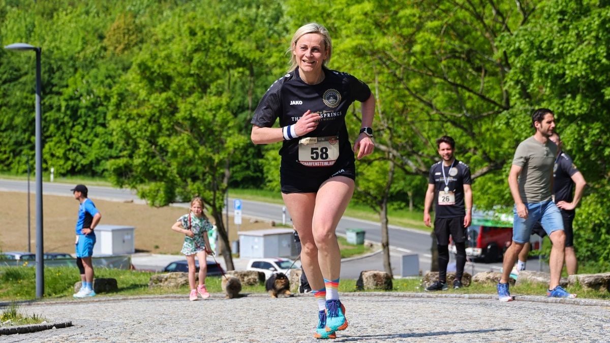 Scharfensteinlauf des SV Concordia Beuren mit Start und Ziel an der Burg. Startzeiten: 10 Uhr: 9 und 18 Kilometer; 10.05 Uhr: 1 Kilometer; 10.15 Uhr: 2,3 KilometerFoto: Uwe Petzl