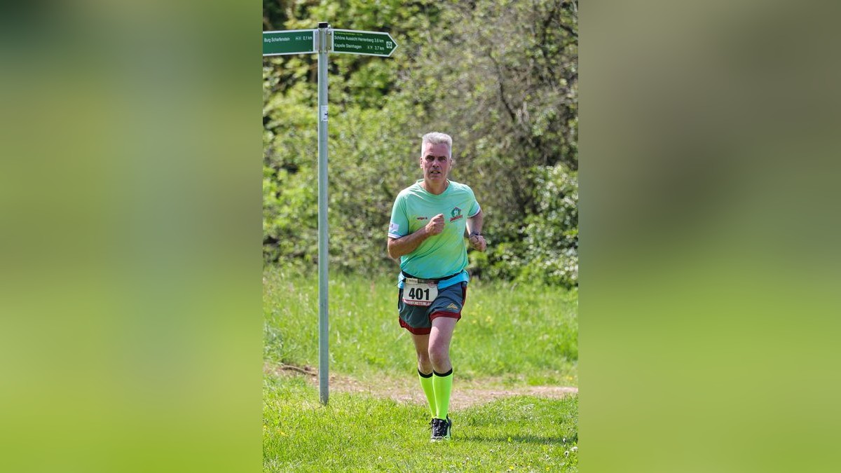 Scharfensteinlauf des SV Concordia Beuren mit Start und Ziel an der Burg. Startzeiten: 10 Uhr: 9 und 18 Kilometer; 10.05 Uhr: 1 Kilometer; 10.15 Uhr: 2,3 KilometerFoto: Uwe Petzl