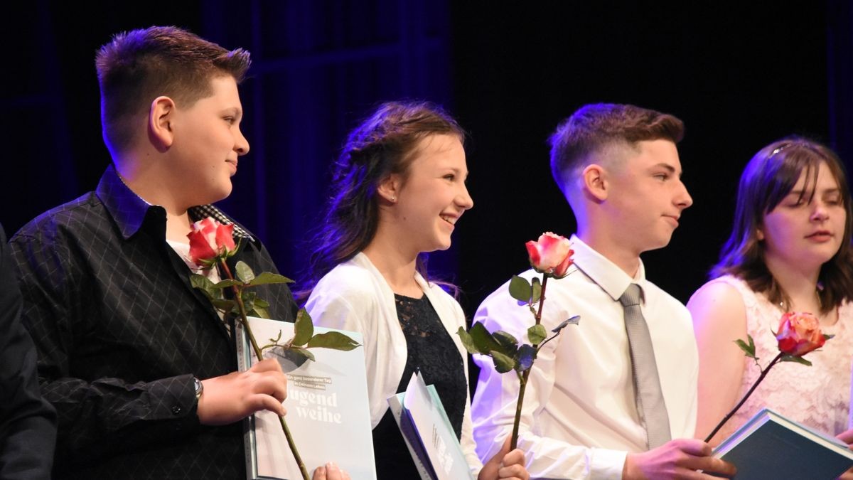 Ihre Jugendweihe-Feier erlebten am Vormittag des Pfingstsamstags die festlich gekleideten Schülerinnen und Schüler der Herzog-Ernst-Gesamtschule und der Oststadt-Gemeinschaftsschule Gotha zusammen mit Eltern, weiteren Verwandten, Bekannten und Freunden im Kulturhaus Gotha. Ausgerichtet wurde die Feierstunde vom Verein Jugendweihe Westthüringen.