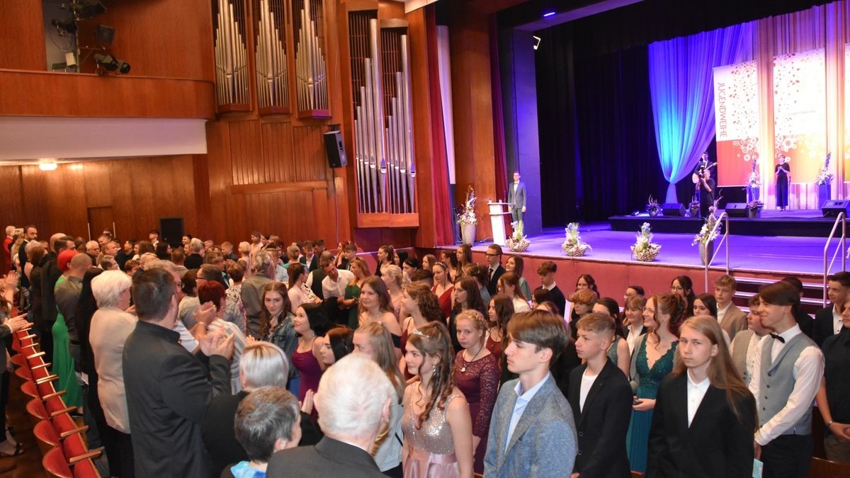 Zusammen mit Eltern, weiteren Verwandten, Bekannten und Freunden hielten sie die Feststunde im Kulturhaus Gotha ab.