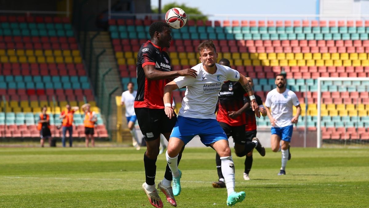 Fußball-Regionalligist FC Rot-Weiß Erfurt hat nach einem müden Kick bei der VSG Altglienicke mit 0:1 verloren. Durch die Niederlage rutscht Erfurt in der Abschlusstabelle auf Rang drei.