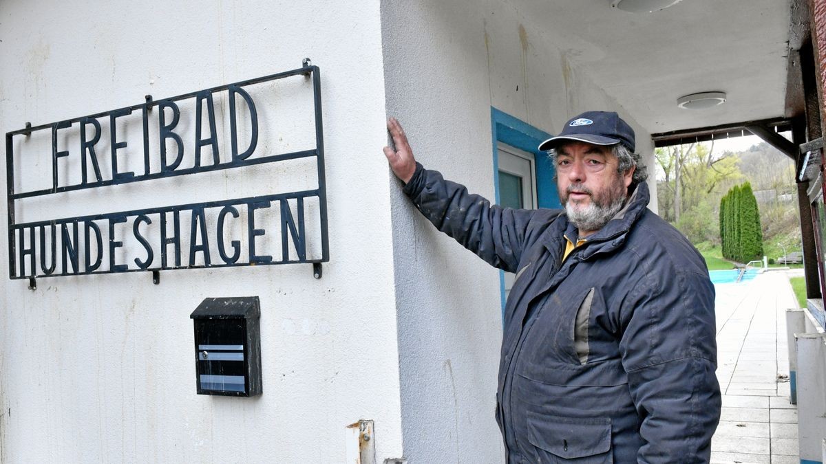 Schwimmmeister Peter Bürger und seine Kollegen waren bereits Ende April im Waldbad aktiv, um es für die diesjährige Saison vorzubereiten. Jetzt müssen sie nochmals in das Bad und aufräumen. 